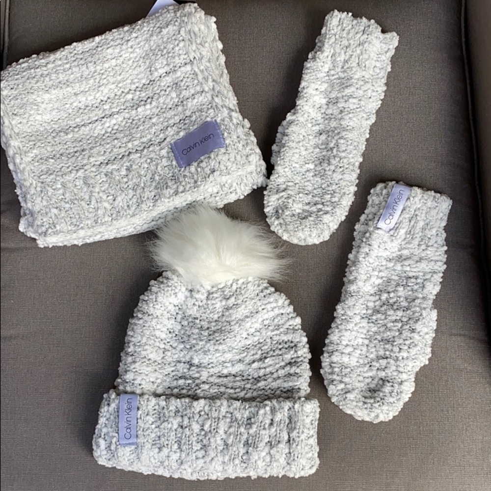 Calvin Klein Bouclé Metallic Beanie Mittens Scarf - Picture 2 of 6